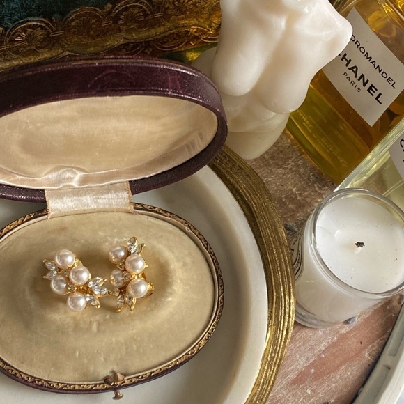 TANYA Lind Pearl rhinestone clip earrings 1” - Picture 2 of 16